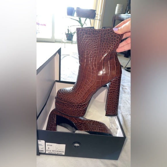 AKIRA Shoes - Akira Size 9 Brown